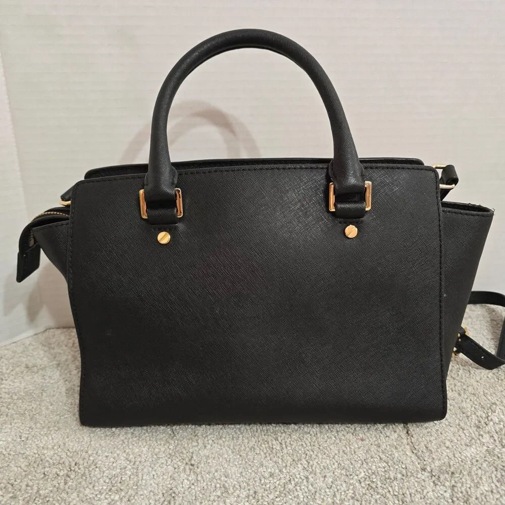 Michael Kors selma 19 fastening